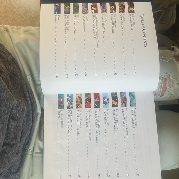 Disney EUC Hardcover Scary Storybook Collection 2nd Edition Copyright 2008 - Picture 6 of 9